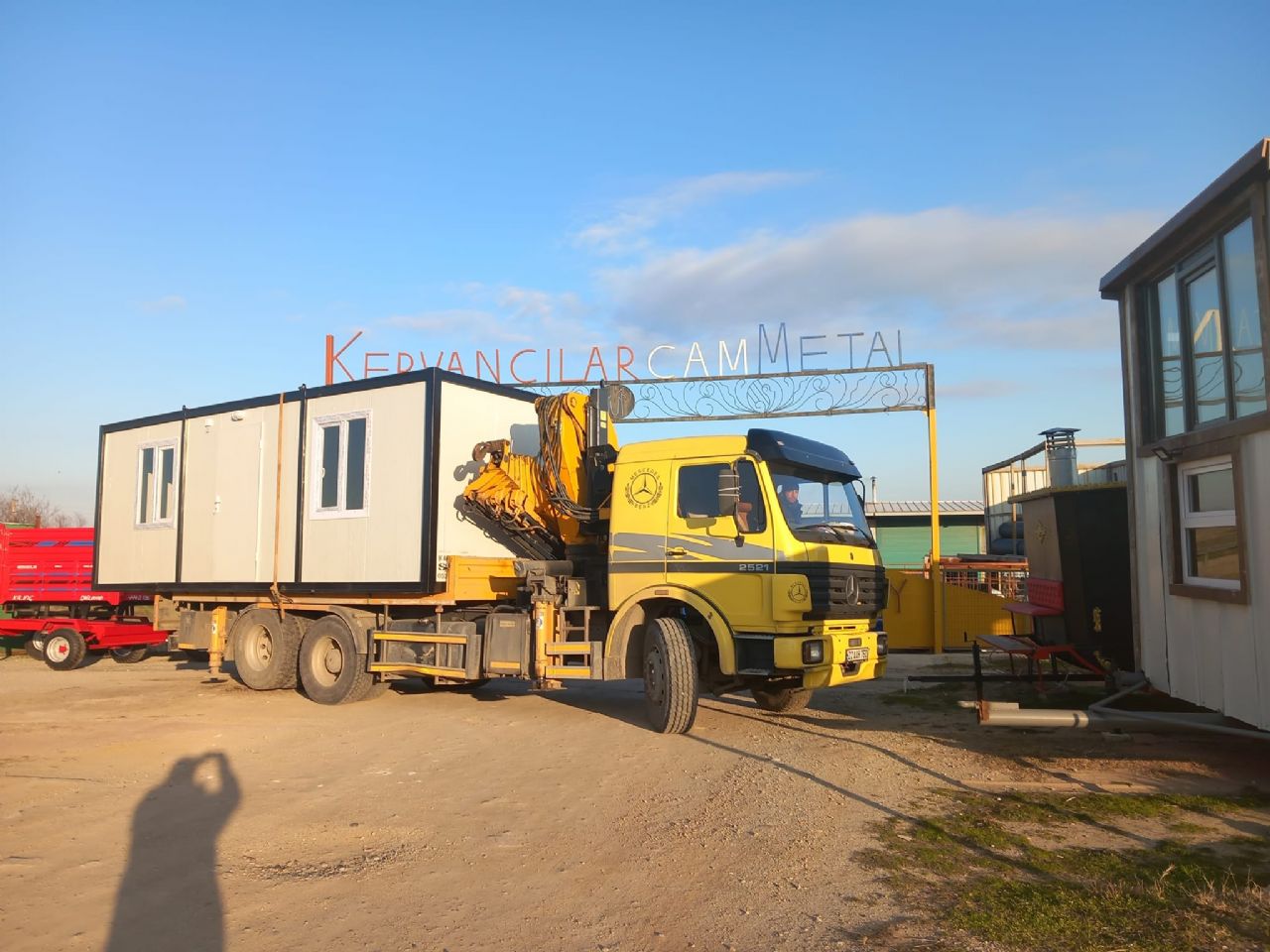 Depremzedeler İçin Konteyner İmal Ettiler.